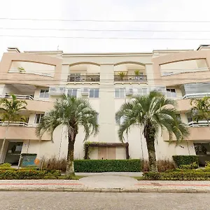 https://amplo-apartamento-com-3-dorms-8-pessoas-em-bombas.santa-catarina-brasil.com